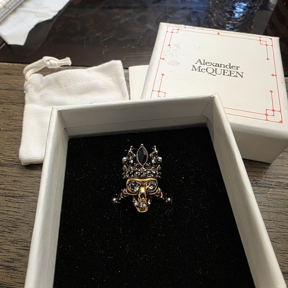 Rare Alexander McQueen Gold Skull Ring - Picture 2 of 10